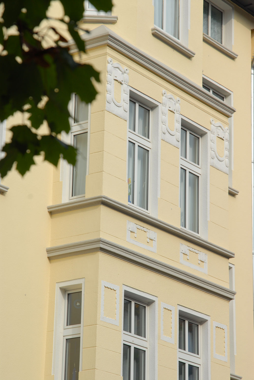  Bochumer Straße/Otto Hue Straße: Sanierung von 2 Straßenzügen, Anstrich Siliconharzsystem 